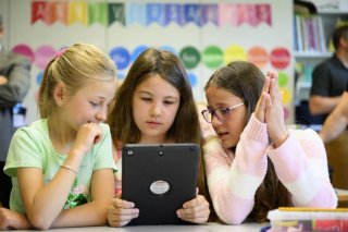 Education, famille, santé. Le Valais s'active massivement pour l'enfance. Revers de la médaille: les doublons sont nombreux.